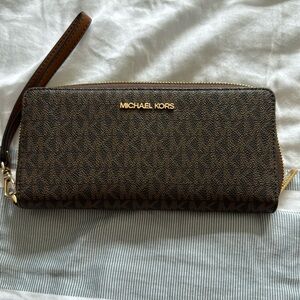 Michael Kors wallet wristlet
